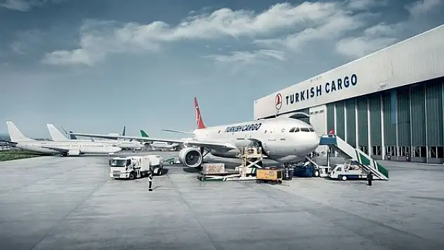 Turkish Cargo Avrupa'nın en iyi hava kargo markası seçildi