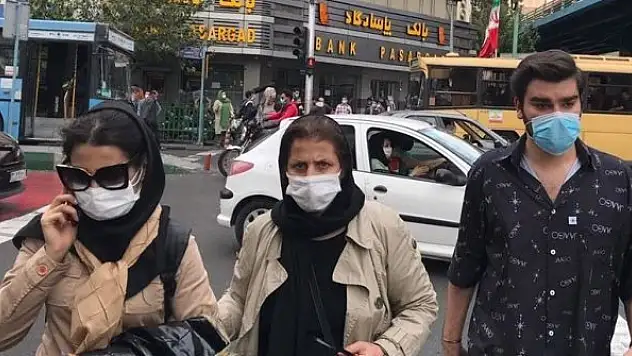 İran'da son 24 saatte 440 kişi Kovid-19'dan hayatını kaybetti