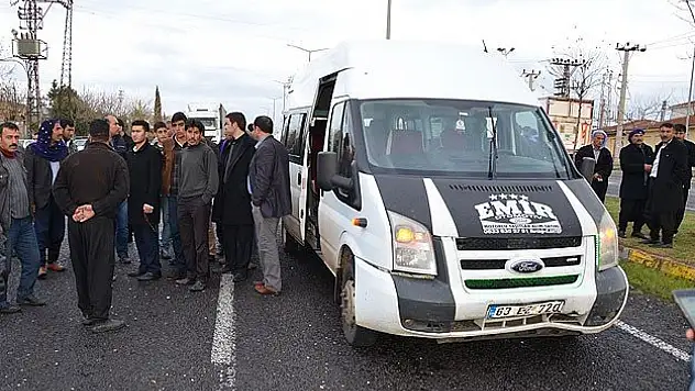 Öğretmenleri taşıyan minibüse tır çarptı: 7 yaralı