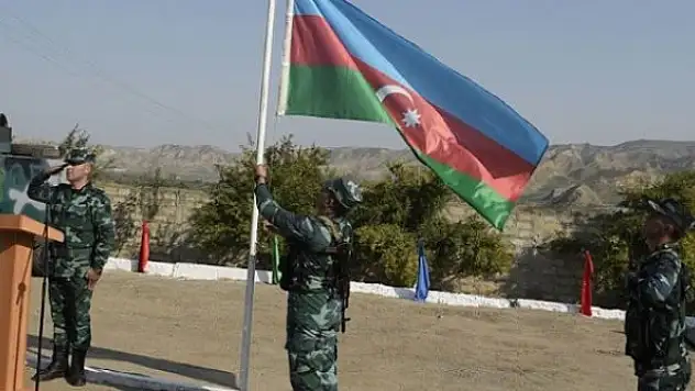 Azerbaycan, Ermenistan'ın işgalinden kurtarılan İran sınırına karakollar kurdu