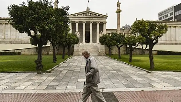 Yunanistan salgınla mücadelede daha katı tedbirlere geçiyor