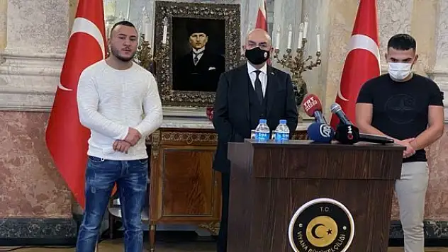 Polise yardım eden Türkler Avusturya basınında geniş yer buldu