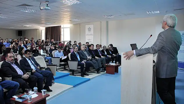 NEÜ'de türk ekonomisinin 200 yılı değerlendirildi