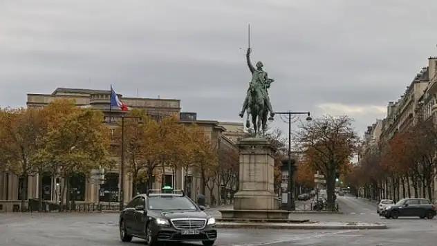 Fransa'da 10 kişiden 7'si salgınla mücadelede Macron yönetimine güvenmiyor