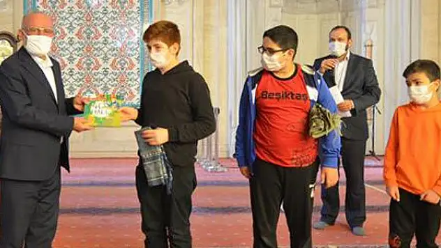 Hacıveyiszade Camii'nde 40 Hadis Yarışması Ödül Töreni yapıldı