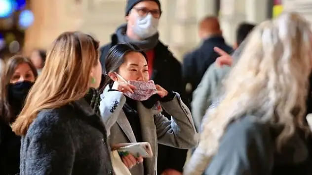 Dünya genelinde Kovid-19 tespit edilen kişi sayısı 48 milyon 438 bini geçti