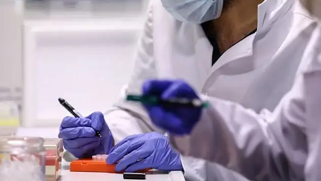 Kovid-19 tanısı alan yaklaşık her 10 kişiden biri sağlık çalışanı