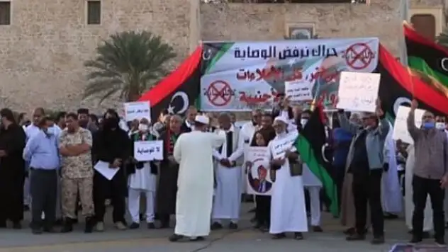 Libyalılar BM öncülüğünde süren diyalog görüşmelerini protesto etti