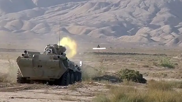 Azerbaycan, Ermenistan'ın tank ve toplarını imha etti