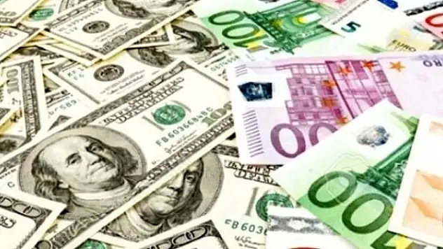 Dolar ve euro yeni haftaya düşüşle başladı