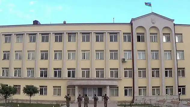 İşgalden kurtarılan Şuşa kentinde Azerbaycan bayrağı dalgalanıyor