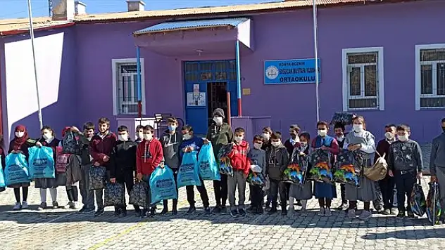 BİMDER'den öğrencilere kışlık kıyafet desteği