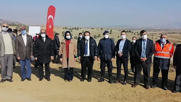 Beyşehir'de 'geleceğe nefes ol' sloganıyla bin 800 fidan toprakla buluşturuldu