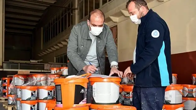 Selçuklu Belediyesi'nden okullara boya yardımı
