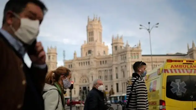 İspanya riskli ülkelerdeki ziyaretçilerden PCR testi isteyecek