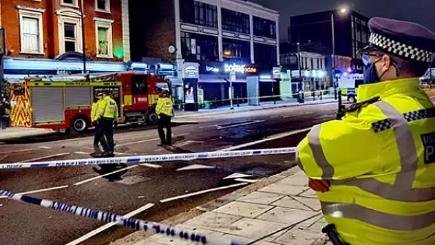 İngiltere'de aracıyla polis karakoluna çarpan sürücü gözaltına alındı