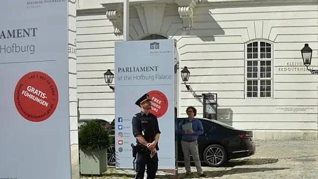 Avusturya'da uzmanlar, iktidarın 'siyasal İslam'ı' bahane ederek İslam'ı hedef aldığı görüşünde