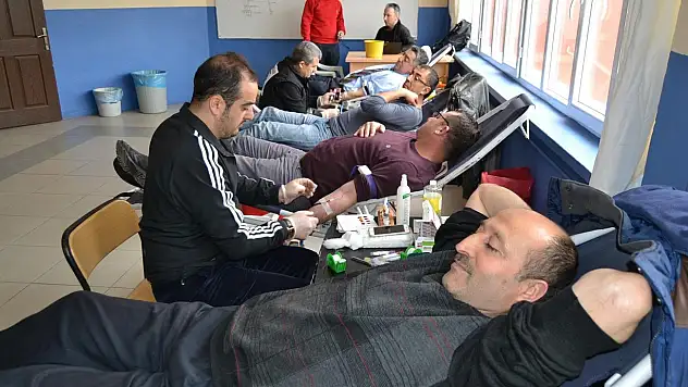 SÜ Kulu MYO'dan Kızılay'a kan bağışı