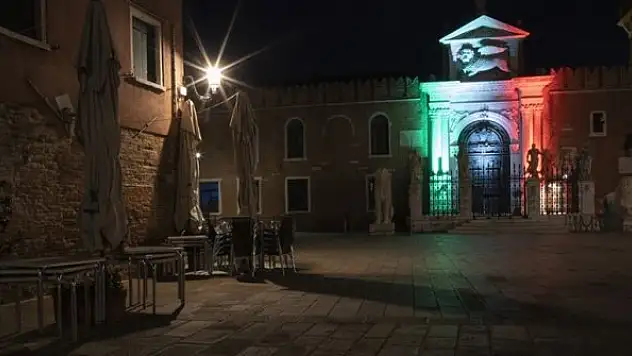 İtalya'da Kovid-19 salgınında bazı bölgelerin risk seviyesi güncellenecek