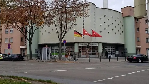 Almanya'da camiye asılsız bomba ihbarı ve İslamofobik içerikli mektup