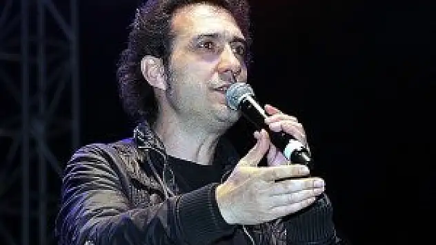 Kıraç Nilüferi'in yerine konser verdi