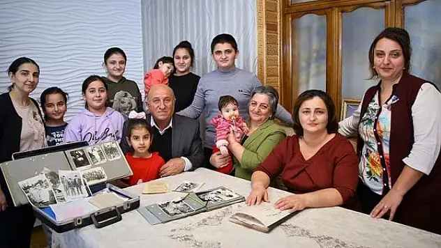 Şuşalılar 28 yıl sakladıkları tapularını sandıklardan çıkardı