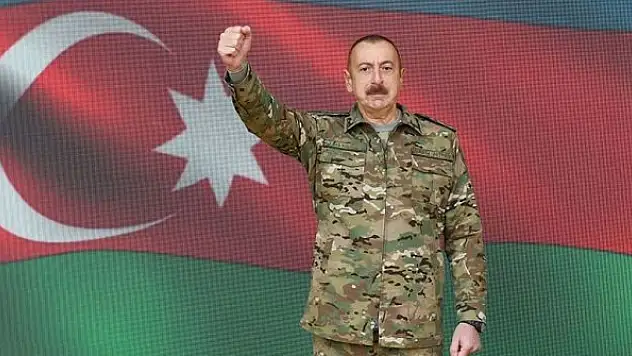 Azerbaycan Cumhurbaşkanı Aliyev cephe bölgesini ziyaret etti