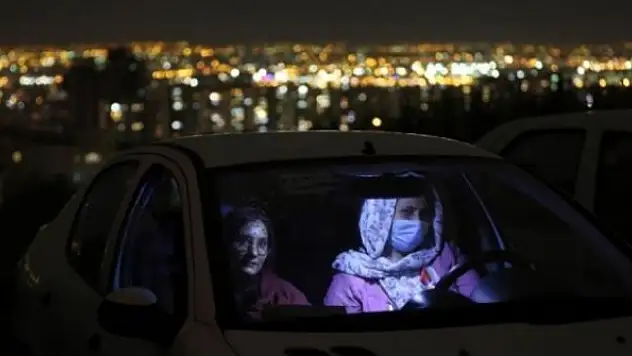 İran'da riskli şehirlerde gece şahsi araç kullanımı yasaklandı