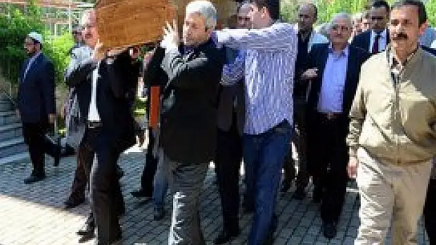 Bakan Ergün'ün annesi toprağa verildi