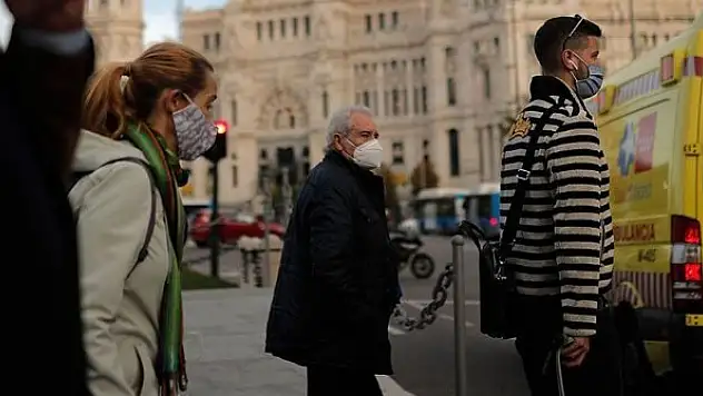 Dünya genelinde Kovid-19 tespit edilen kişi sayısı 55 milyon 943 bini geçti