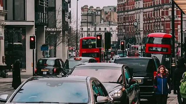 İngiltere 2030'da benzinli ve dizel araç satışını yasaklayacak