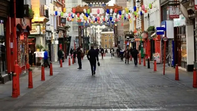 İngiltere'de COVID-19 kaynaklı bir günde 529 ölüm