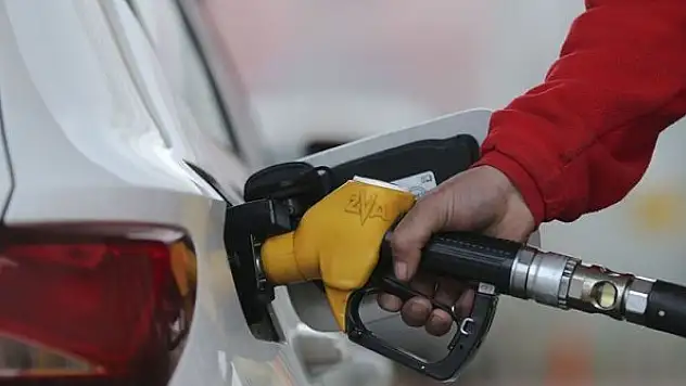 Benzinin ardından bir zam da motorine geldi