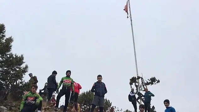 Milli bisikletçiler 3 yıldır Toroslar'ın zirvesindeki Türk bayrağını yeniliyor