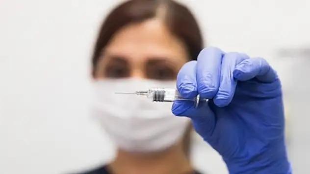 Çin menşeli aşı gönüllülere uygulanıyor