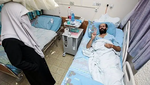 Açlık grevinin 103'üncü gününde İsrail'e geri adım attıran Filistinli tutuklu Ahres, özgürlüğüne kavuştu
