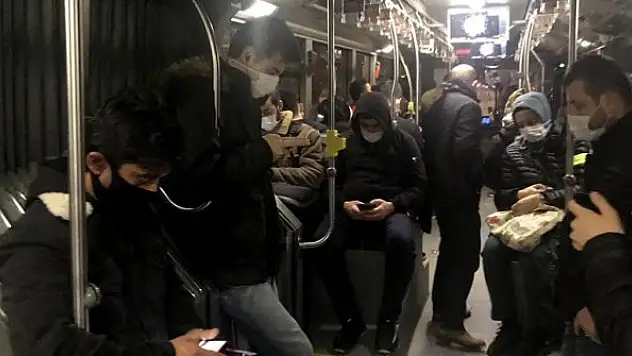 Kovid-19 açısından en büyük risk kalabalık alanlar ve ev içi ortamlarda