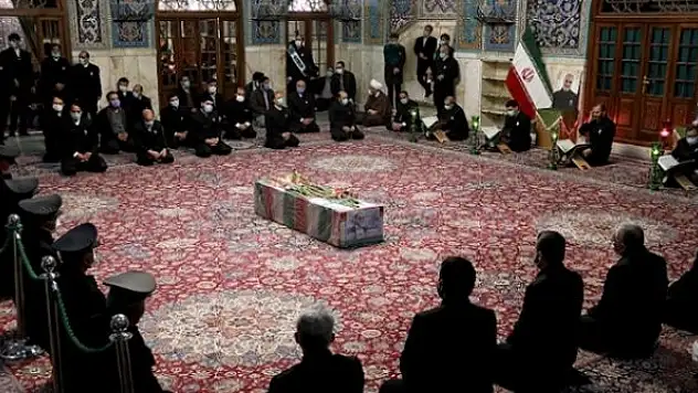 İranlı nükleer bilimci Fahrizade için Meşhed ve Kum'da cenaze töreni düzenlendi