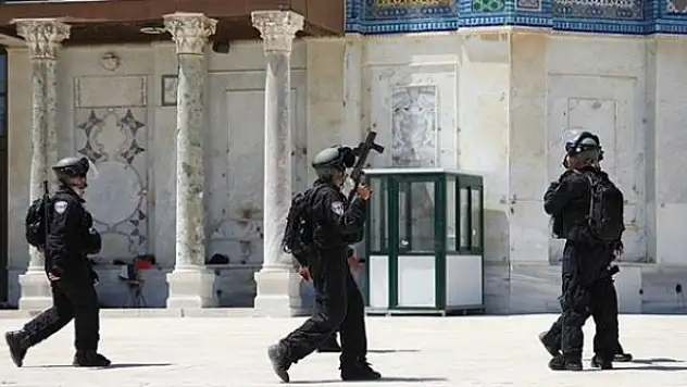 İsrail, Mescid-i Aksa'ya ulaştıran tarihi merdiveni yıktı