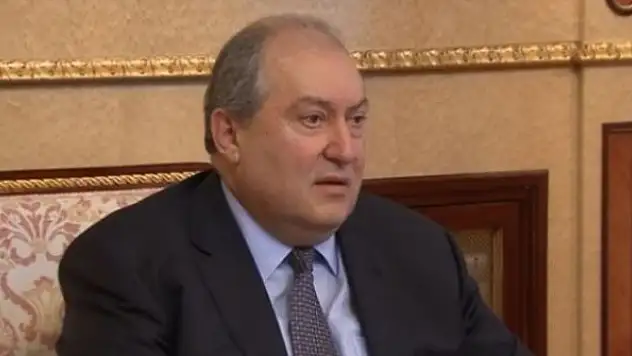 Ermenistan Cumhurbaşkanı Sarkisyan'dan hükümete istifa çağrısı