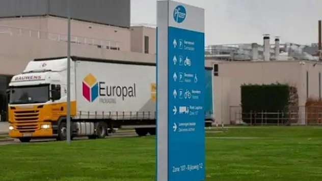 Pfizer ve BioNTech'in ürettiği aşının İngiltere'ye sevkiyatı başladı