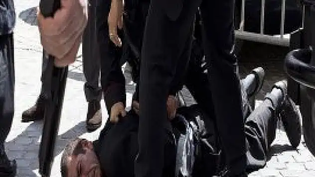 İtalya'da Başbakanlık Sarayı'na silahlı saldırı