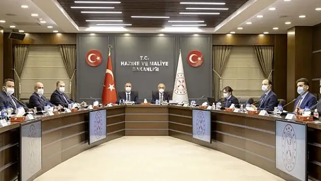 Hazine ve Maliye Bakanı Elvan ile Adalet Bakanı Gül, MÜSİAD yönetimiyle bir araya geldi