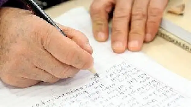 4 milyon yetişkin okuma yazma öğrendi