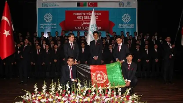 Afganistan'da Türkiye Maarif Vakfı okulları ikinci mezunlarını verdi