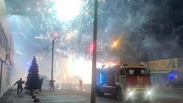 Rusya'da havai fişek fabrikasında yangın: Çok sayıda patlama oldu