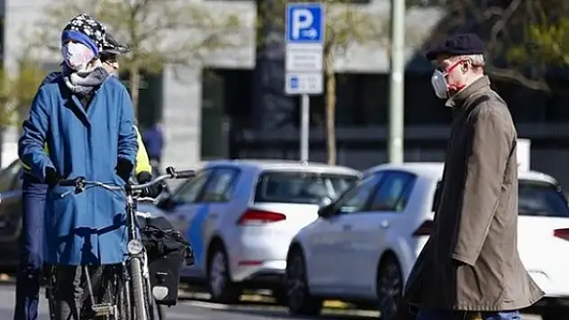 Almanya'da koronavirüs sebebiyle 'acil durum' kararı