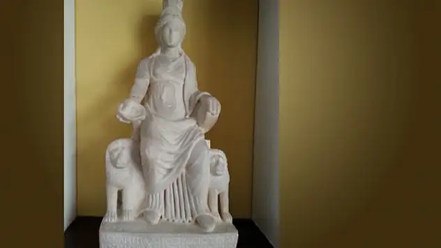 1700 yaşındaki 'tanrıça' Kybele ana vatanı Türkiye'ye dönüyor