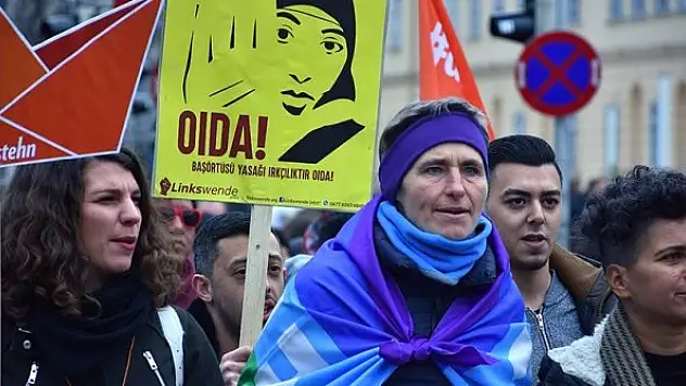 Avusturya Anayasa Mahkemesi, başörtüsü yasağının anayasaya aykırı olduğuna hükmetti