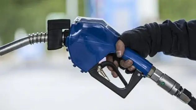 Benzine 20 kuruş zam bekleniyor